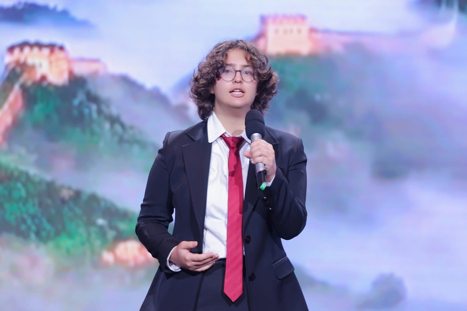 Şeyda Temel read a poetry in her talent show